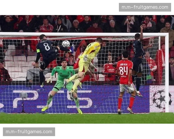 曼联拉门斯阳光干扰失球 门将应对突发状况能力待考